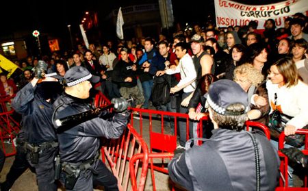 Manifestantes en plaça de la Vila