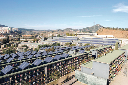 Paneles solares cementerio