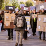 PERFORMANCE PER DENUNCIAR DESTRUCCIÓ DEL PATRIMONI HISTÒRIC PER PART DEL GOVERN MUNICIPAL convocada per la Plataforma Salvem la Ciutat Vella de Santa Coloma de Gramenet